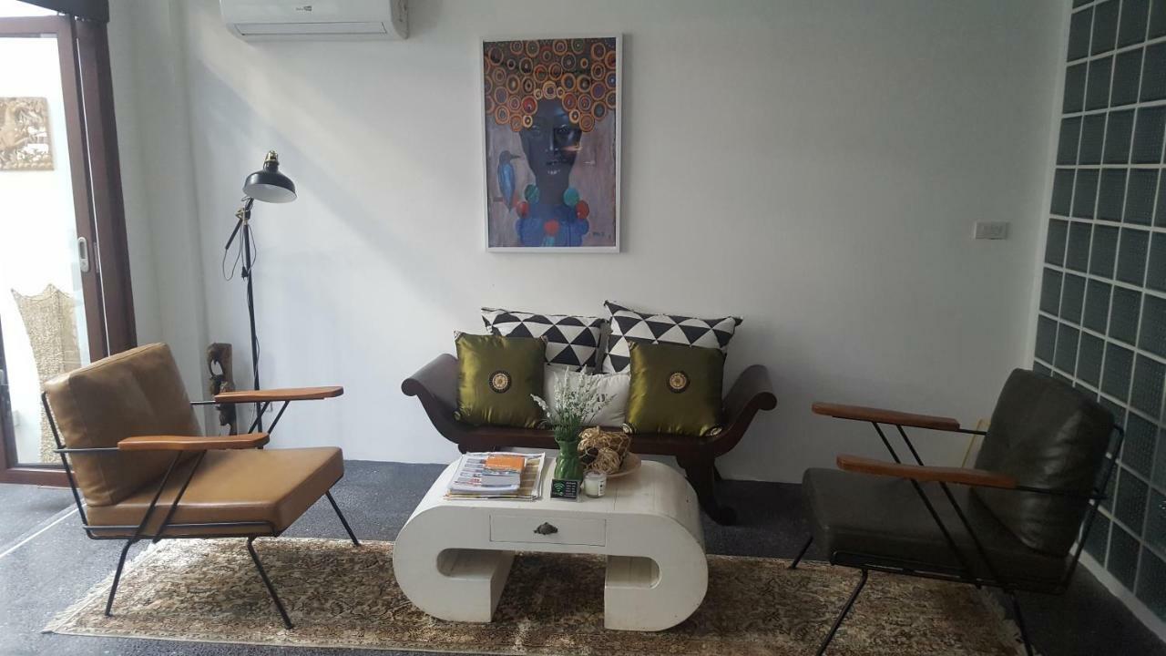 Haus Sathorn 21 Bed And Breakfast Bangkok Extérieur photo