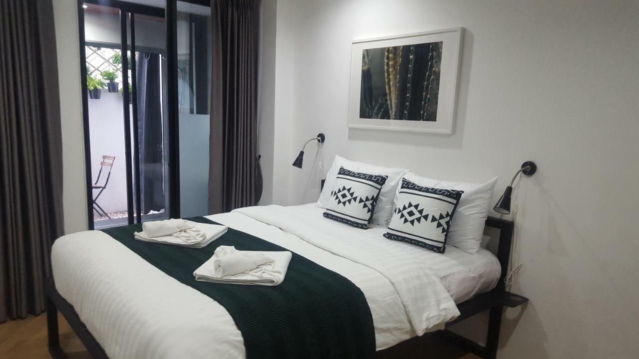 Haus Sathorn 21 Bed And Breakfast Bangkok Extérieur photo