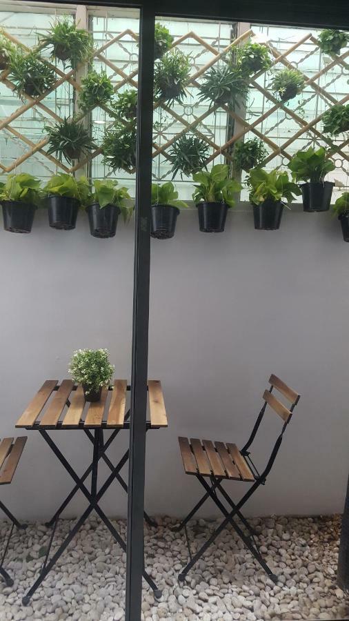 Haus Sathorn 21 Bed And Breakfast Bangkok Extérieur photo