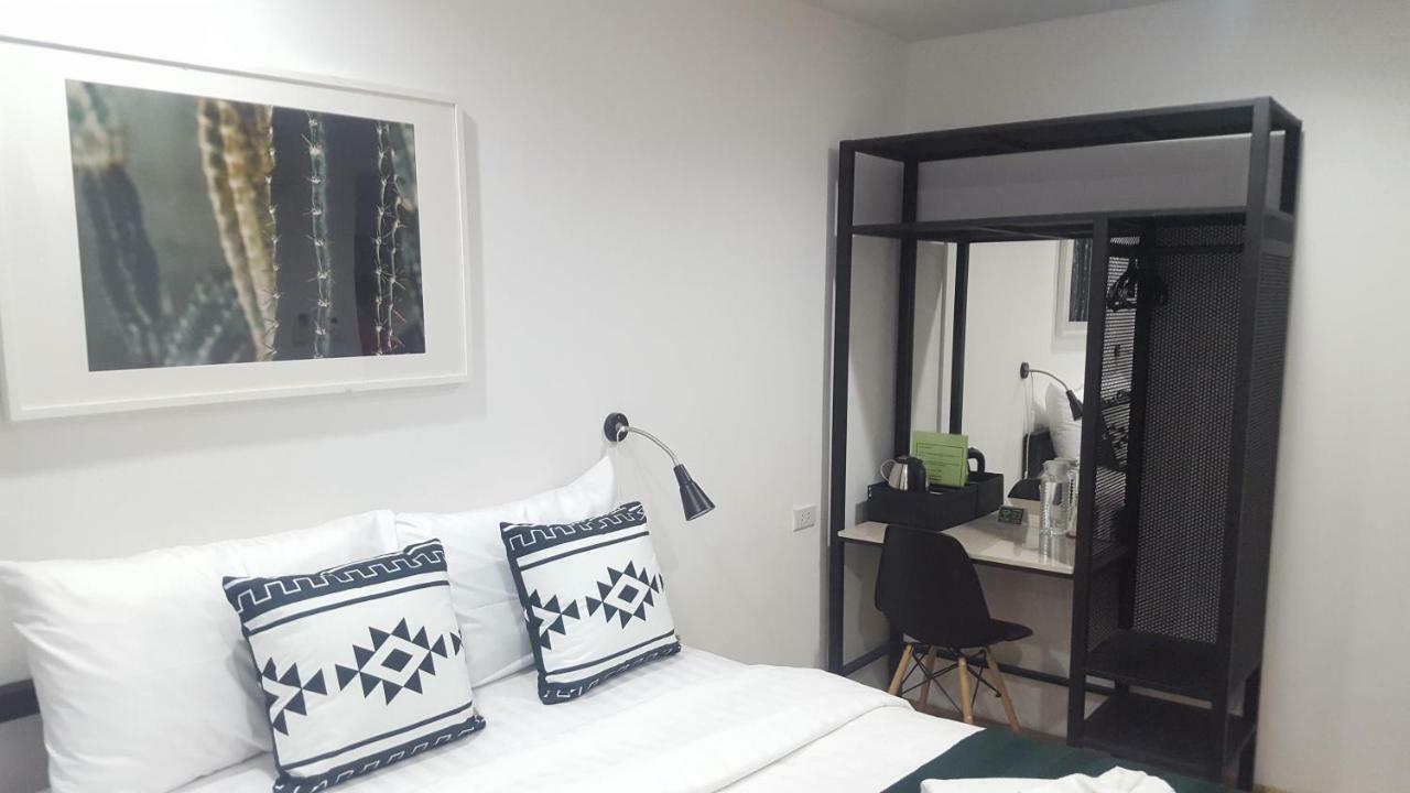 Haus Sathorn 21 Bed And Breakfast Bangkok Extérieur photo