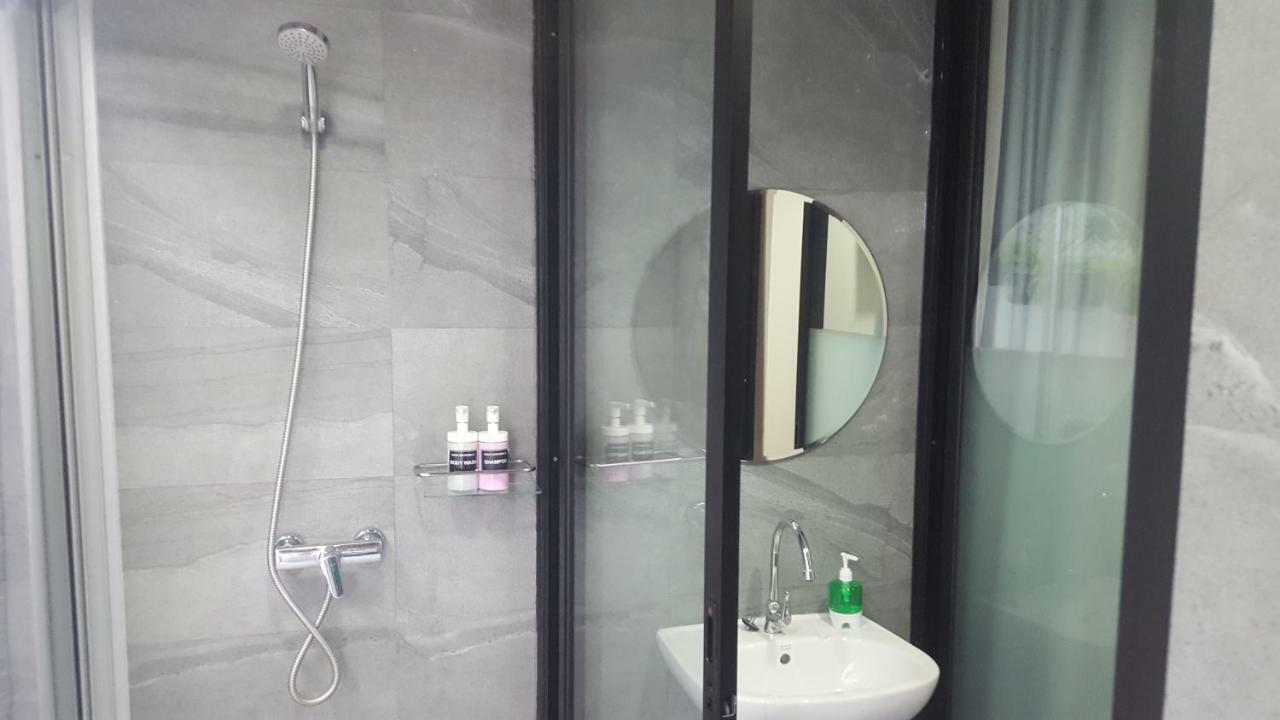 Haus Sathorn 21 Bed And Breakfast Bangkok Extérieur photo